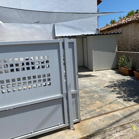 Olive Hill Apartment Karpofora Luaran gambar